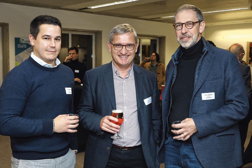 Kevin Leroy, étudiant à l'UCLouvain, Yves Colinet, managing director de Micropole Consulting Belgium,  et Marc Lacroix, senior consultant chez KezaCoom.