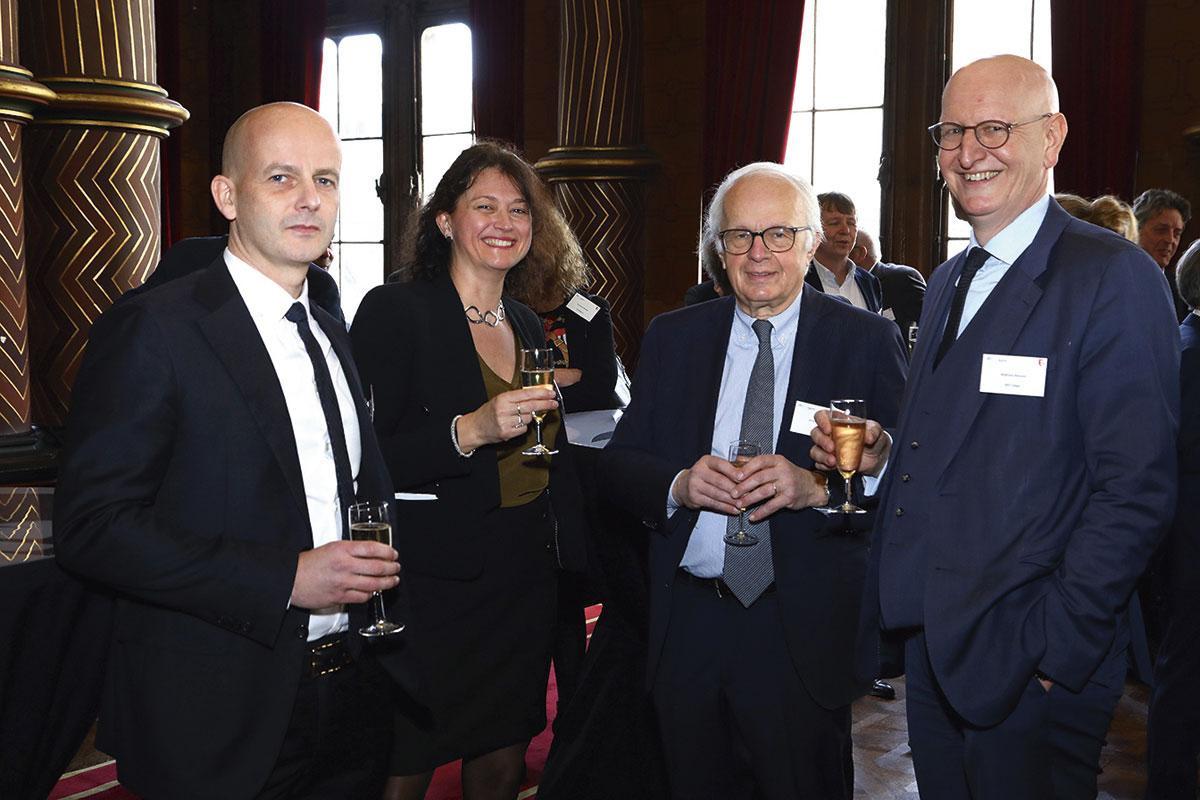 Joeri Neutjens et Sabine Mahy, respectivement CEO et CFO de CRM Group, Jacques Pélerin, président du comité exécutif du GRE-Liège, et Wilfried Niessen, doyen de HEC Liège.