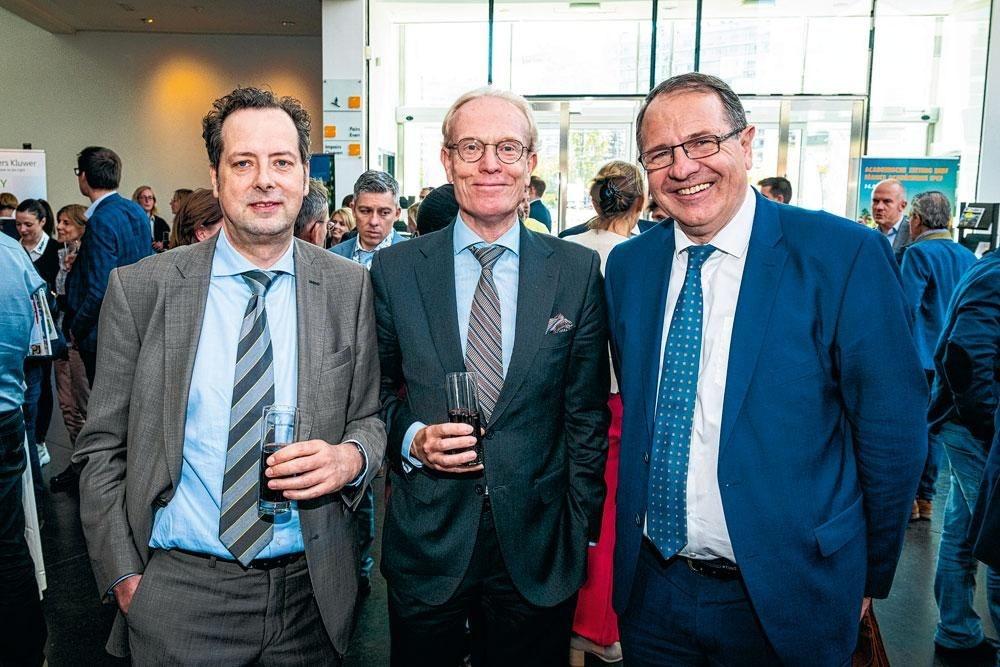 Geert Lenaerts, directeur général de l'IPCF, Eric Steghers, directeur général de l'IEC, et Marc Bihain, secrétaire général de l'IRE.