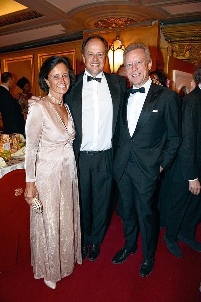 Christophe Gilain, directeur général de TPF,  et son épouse, et Cédric Liénart van Lidth  de Jeude, deputy chairman de Sotheby's Belgium & Luxembourg.