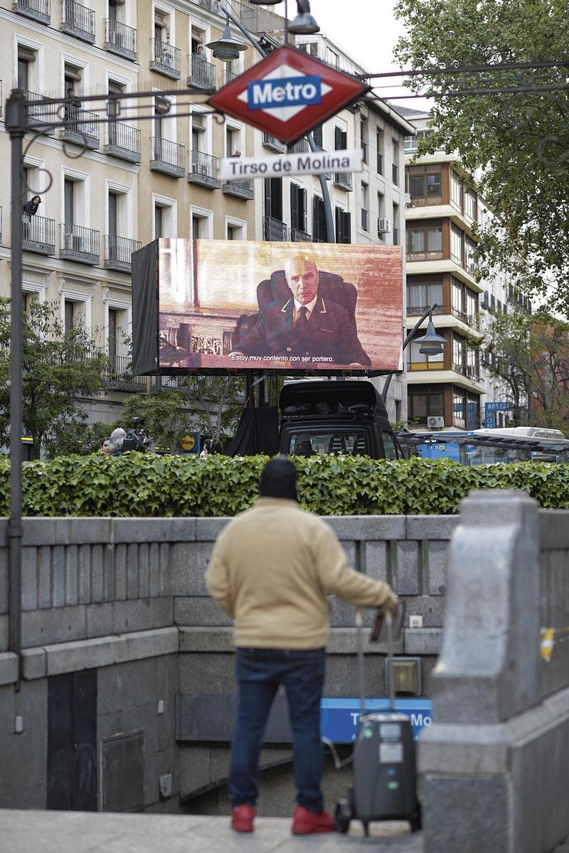 Camion Amazon équipé d'un écran géant pour un 