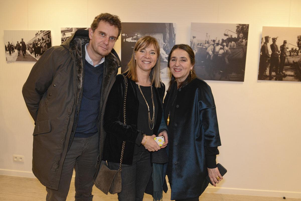 Didier Leick, responsable communication et marketing du Musée Hergé, Stéphanie Angelroth, directrice de la Fondation Folon, et Cristina Barros-Greindl, curateur de l'exposition.