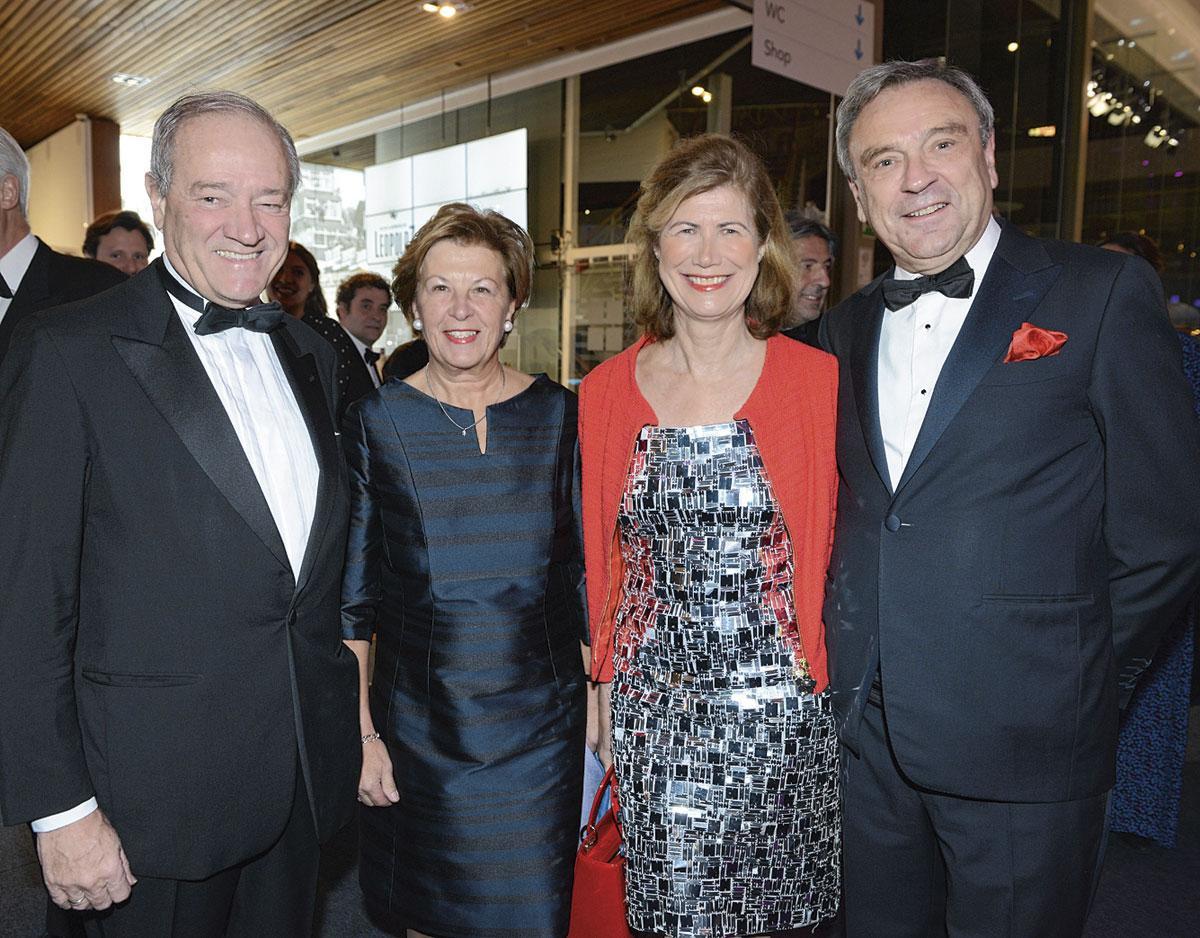 Luc Bertrand, administrateur de sociétés, et son épouse, Virginie Taittinger, présidente de Champagne T, et Herman Craeninckx, président du Cercle de Lorraine.