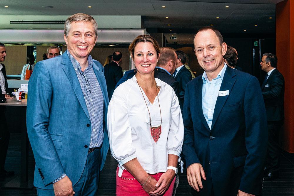 Jean-François Potelle, managing director de Dapesco, et Sylvie Wodon, directrice générale du Cercle du Lac, aux côtés de l'orateur du jour, Jef Van In.