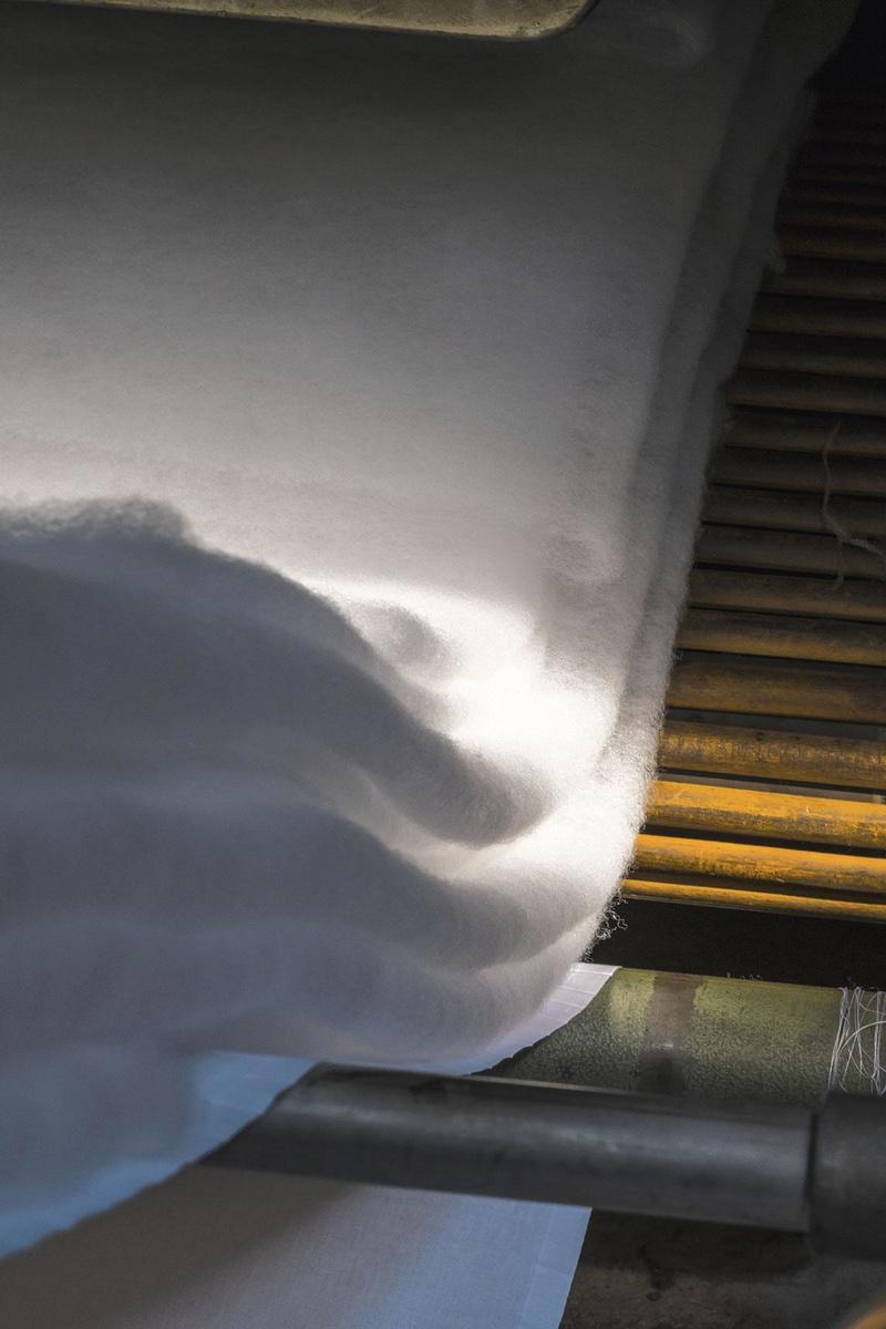 3. L'aération -- Les voiles sont ensuite superposés, ou nappés, tout en étant à chaque fois séparés par une couche d'air. 