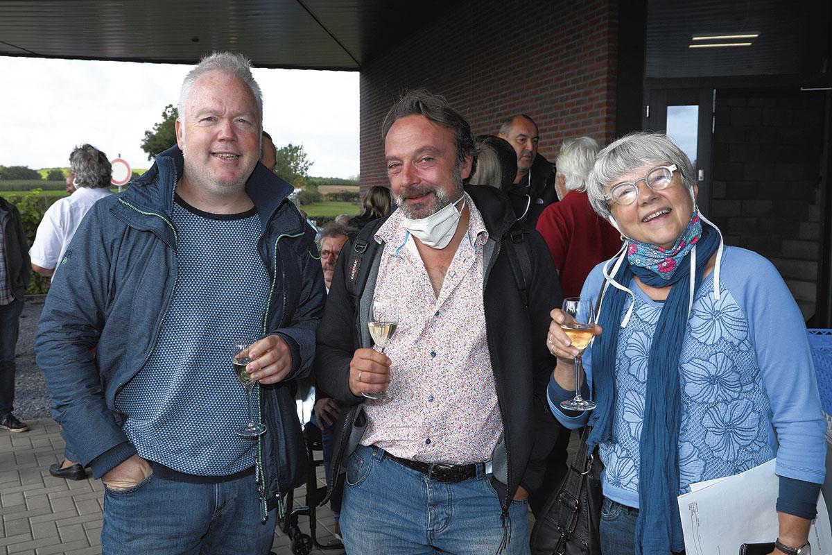 Jean-François Pecheur, directeur du GAL Pays des Condruses et coopérateur à titre privé, Pierre Ozer, professeur en sciences et gestion de l'environnement à l'ULiège et administrateur de Vin de Liège, et Brigitte Ernst, coopératrice à titre privé.