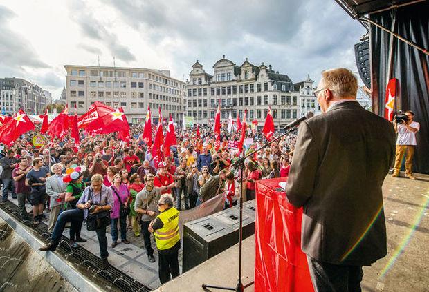 Rassemblement du PTB à Bruxelles. L'année dernière, les militants ont versé 1 million d'euros à leur parti. Leurs cotisations représentent 45% des ressources du PTB.