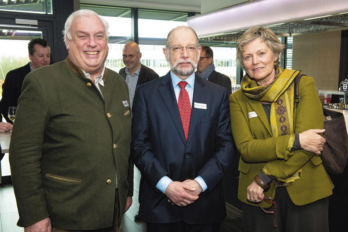 Didier Woitrin, managing director de Neos, Thierry Vanwelkenhuyzen, juriste fiscaliste, et Françoise de Viron, professeure à l'UCLouvain.