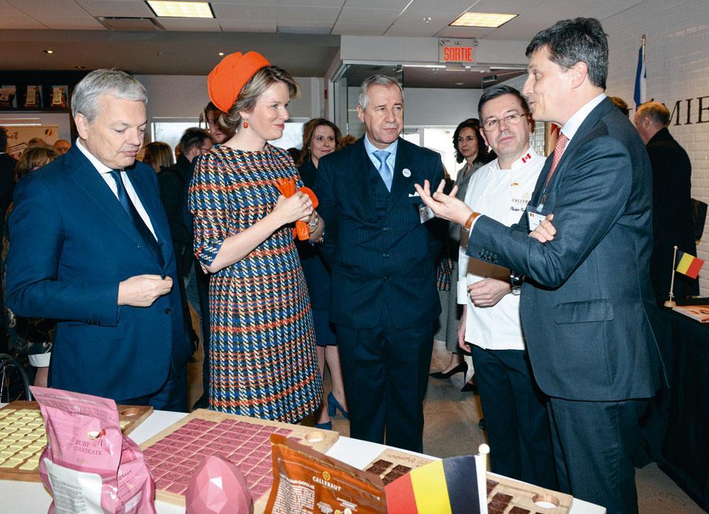 Belgian Food and Gastronomy Event. Didier Reynders, la Reine, Jean Eylenbosch, président de la Fevia, et le chef chocolatier Philippe Vancayseele, directeur de l'Académie du Chocolat de Montréal, qui accueillait l'événement, écoutent Antoine de Saint-Affrique, CEO de Barry Callebaut.