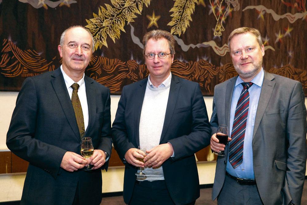 Alain Delatte, directeur financier chez Ethias, Georges Hübner, président du Forum financier de Liège, et Pierre Crevits, secrétaire général de la Banque nationale de Belgique.