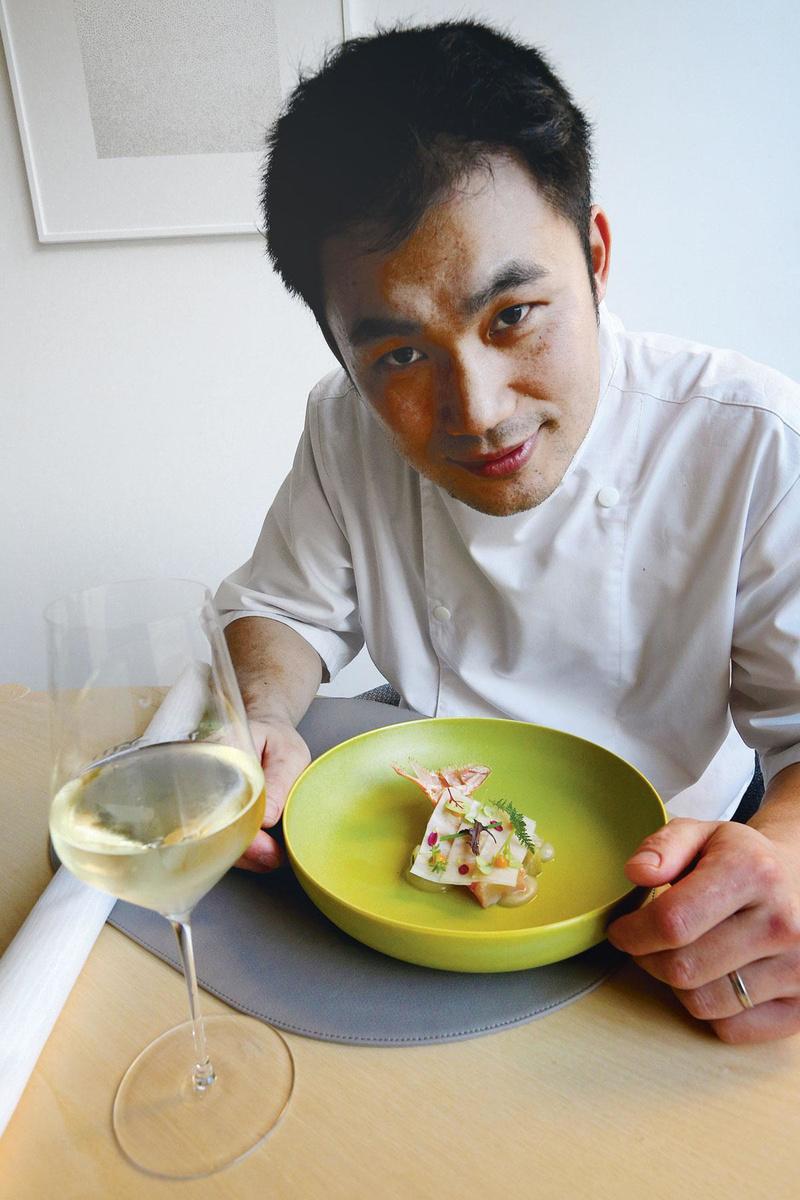 Kazuyuki Tanaka          A Reims, son restaurant Racine totalise désormais deux étoiles.