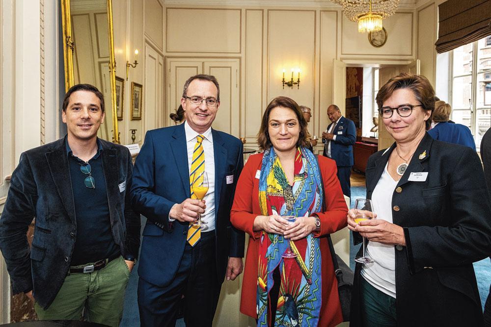 Olivier Baudry, digital & strategy director chez BearingPoint, François-Valéry Lecomte, head of retail chez Axa Belgium, Elise Kardon, responsable du cluster économique à l'ambassade des Pays-Bas, et Catherine de Dorlodot, partner chez G&L.