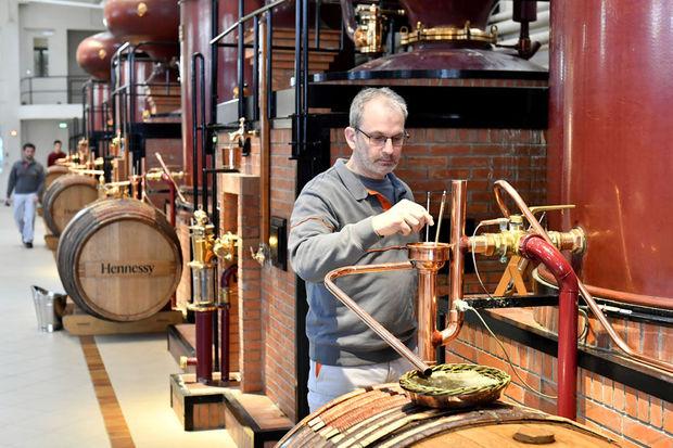 La distillation est le moment où on va transformer le vin en eau-de-vie, le futur cognac.