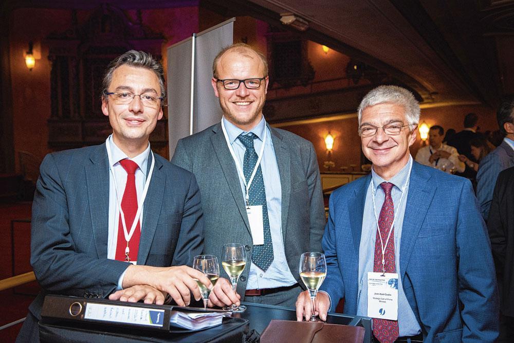 Jens Mosselmans et Stef Feyen,  respectivement local partner et associate chez NautaDutilh, et Jean-Noël Godin, directeur du GBO.