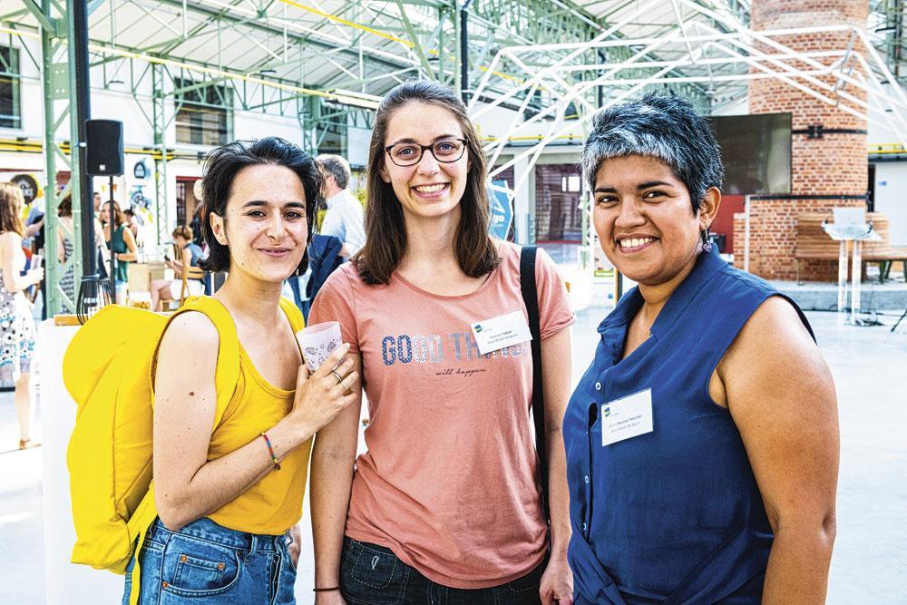 Lucie Wehbe, Pauline Talbot et Alicia Pereira Pimentel, respectivement zero waste event facilitator, chargée de mission et project manager chez Zero Waste Belgium.