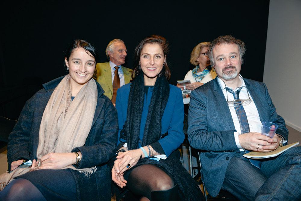 La comédienne Nejma Ben Brahim, Sylvie Gérard, directrice du Cercle de Wallonie, et Fabien Simode, rédacteur en chef du magazine L'OEil.