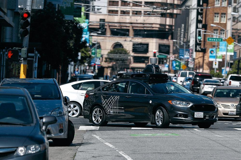 Uber est arrivé tardivement (2016) dans le secteur de la voiture autonome, adoptant la même approche agressive que celle utilisée pour son service de voitures avec chauffeur.