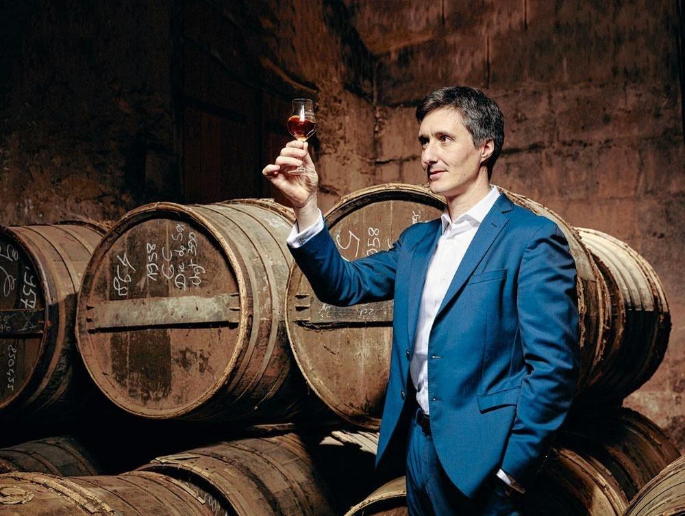 L'homme clé d'une maison de cognac : son maître de chai, comme Christophe Valtaud, chez Martell.
