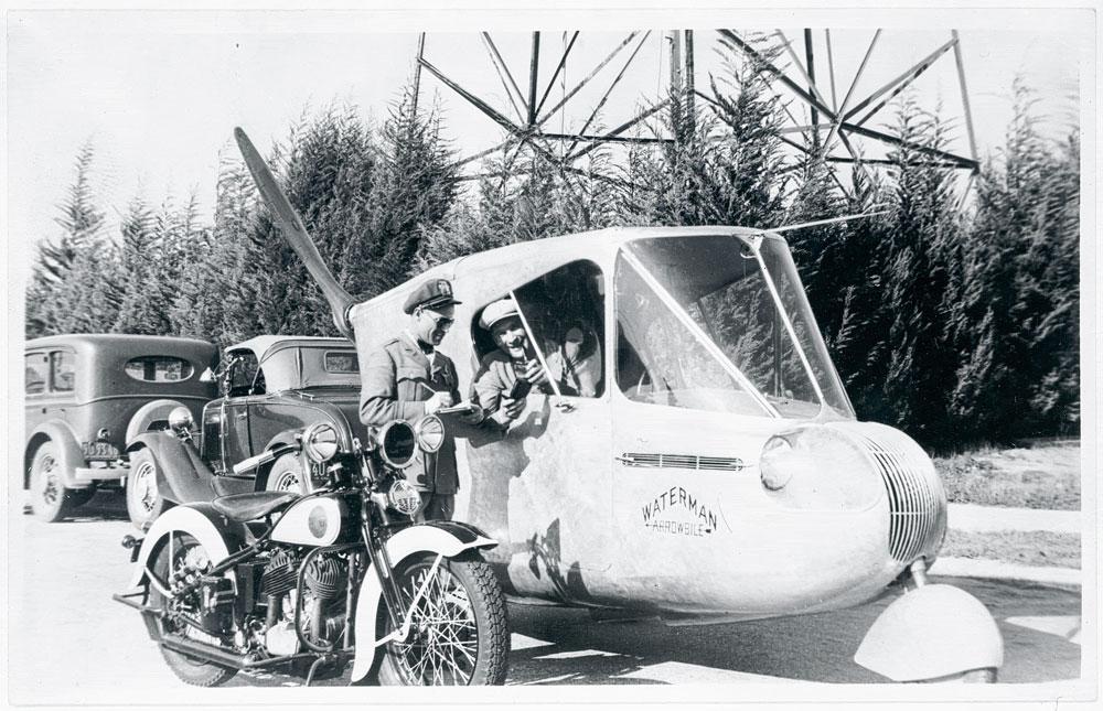 Il faut attendre 1937 pour qu'une voiture prenne réellement son envol : la Waterman Arrowbile.