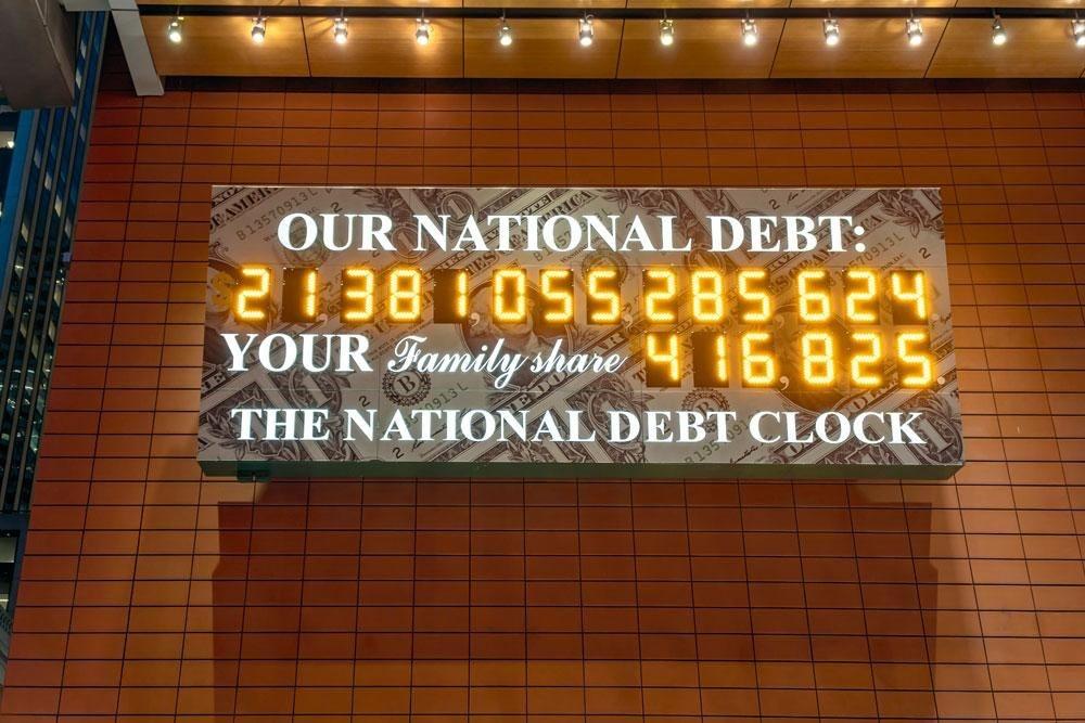 La dette américaine s'envole... La tendance est la même au niveau mondial avec un total de 244.200 milliards de dollars de dettes, soit une hausse de 318% en 10 ans.