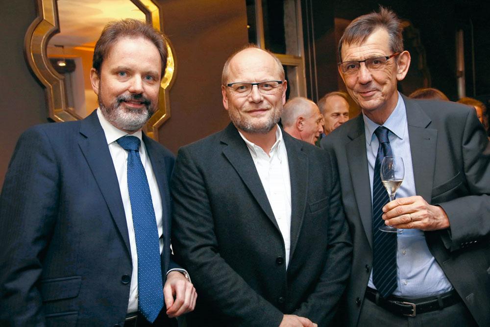 Julien Compère, administrateur délégué du CHU,  Alain Vanderplasschen, professeur d'immunologie à l'ULiège,  et Jean-François Marot, président du CA du CNRF de Fraiture.
