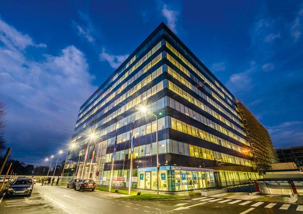 Hermes Business Campus, Atenor développe actuellement 15 projets en Europe de l'Est pour un total de 600.000 m2, dont notamment les projets de bureaux Hermes Business Campus (73.180 m2) et Dacia one (12.000 m2) à Bucarest et le complexe de bureaux Vaci Greens (103.500 m2) à Budapest.