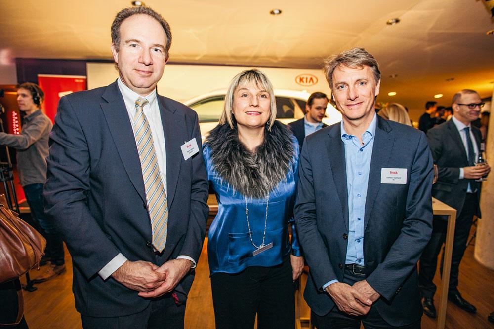 Thierry Delmot, fondateur de nSilition, lauréate des petites entreprises du Brabant wallon, Hélène Lamblin, directrice du Cercle Chapel, et Aymeric Harmant.