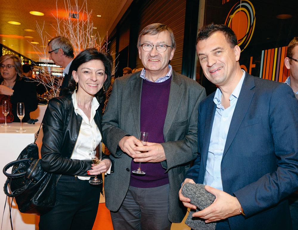Philippe Prévot, project manager construction management  chez AG Real Estate, entouré  de Hans  De Cuyper,  CEO d'AG Insurance,  et son épouse.