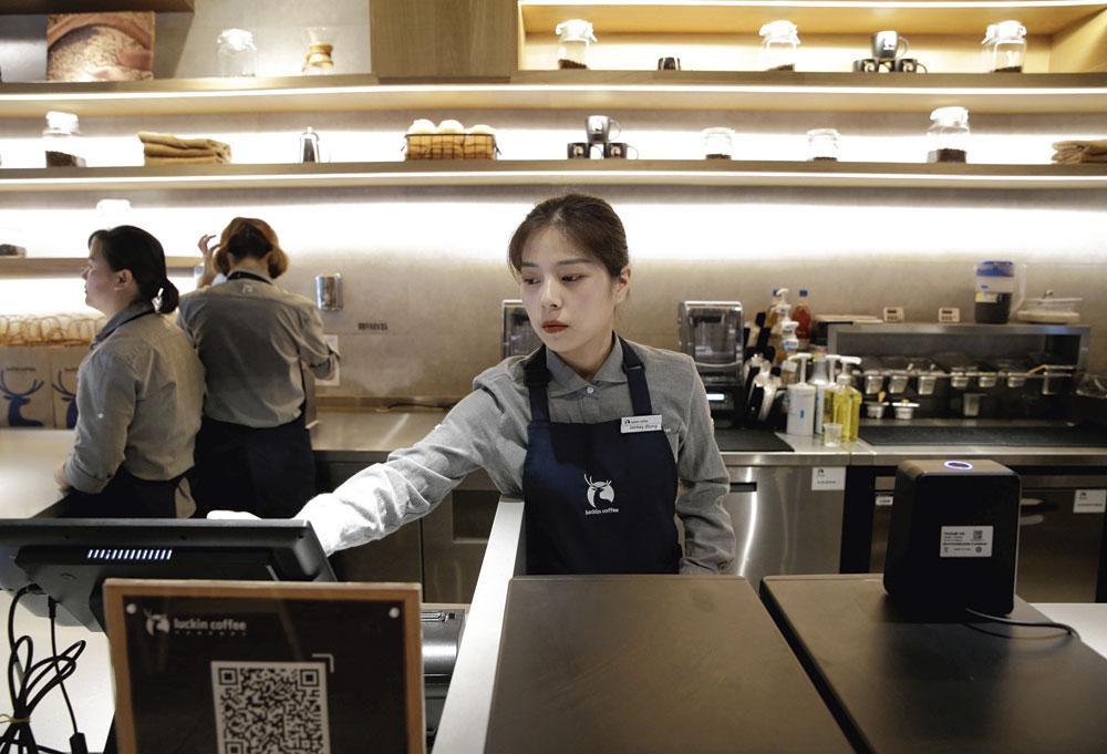 En Chine, des enseignes comme Luckin Coffee (sorte de Starbucks local) autorisent déjà le paiement avec le visage.