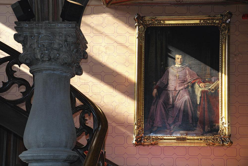 Les princes-évêques sont encore très présents, à la fois dans le palais qui porte leur nom et dans la mentalité liégeoise.