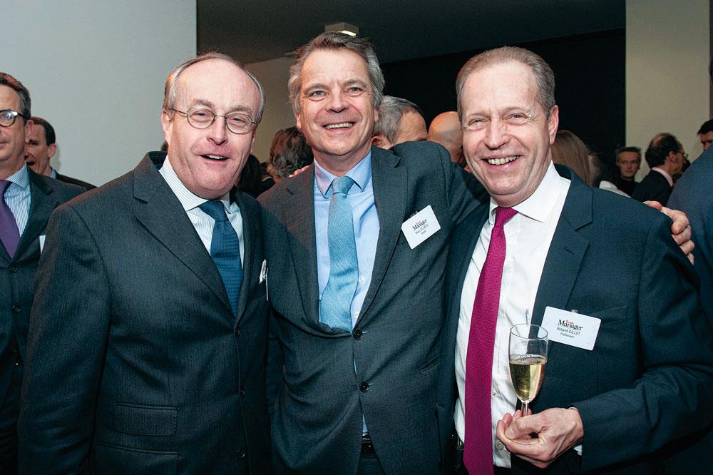 Marc du Bois, CEO de Spadel et Manager de l'Année 2013, entouré de Philippe Masset, CEO de la Banque Degroof Petercam, et Roland Gillet, professeur d'économie financière à la Sorbonne et à l'ULB.