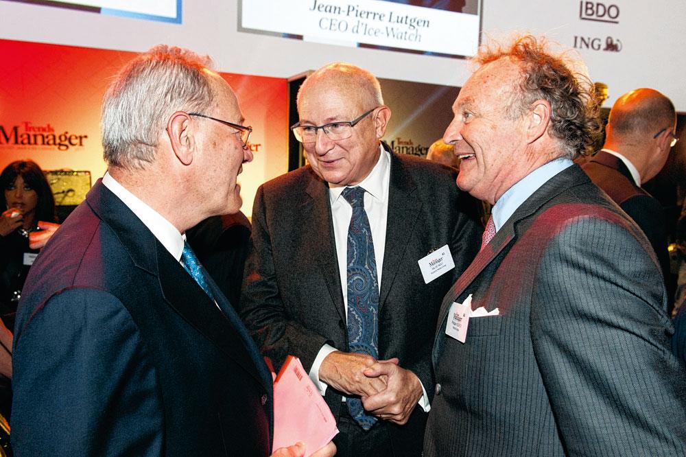 Luc Bertrand, président d'Ackermans & van Haaren et Manager de l'Année 1991 (NL), discute avec Rik De Nolf, président de Roularta Media Group, et Philippe Vlerick, vice-président de la KBC et Manager de l'Année 2006 (NL).