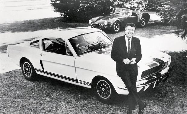  Ford a demandé à Shelby de bodybuilder les Mustang. Il en découlera la Mustang Shelby GT350.