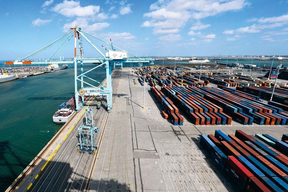 ZeebrugGe Le terminal de containers du port est désormais contrôlé par Cosco, une entreprise chinoise.