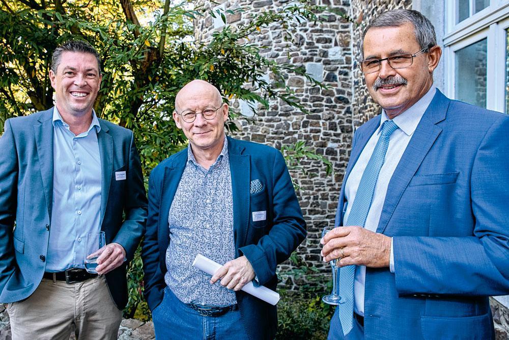 Jean-Luc Pluymers, directeur général du GRE-Liège, entouré de Charles Vandendries, managing director du bureau d'études PS2, et Jacques Tiquet, directeur commercial de Veolia Belgium & Luxembourg.