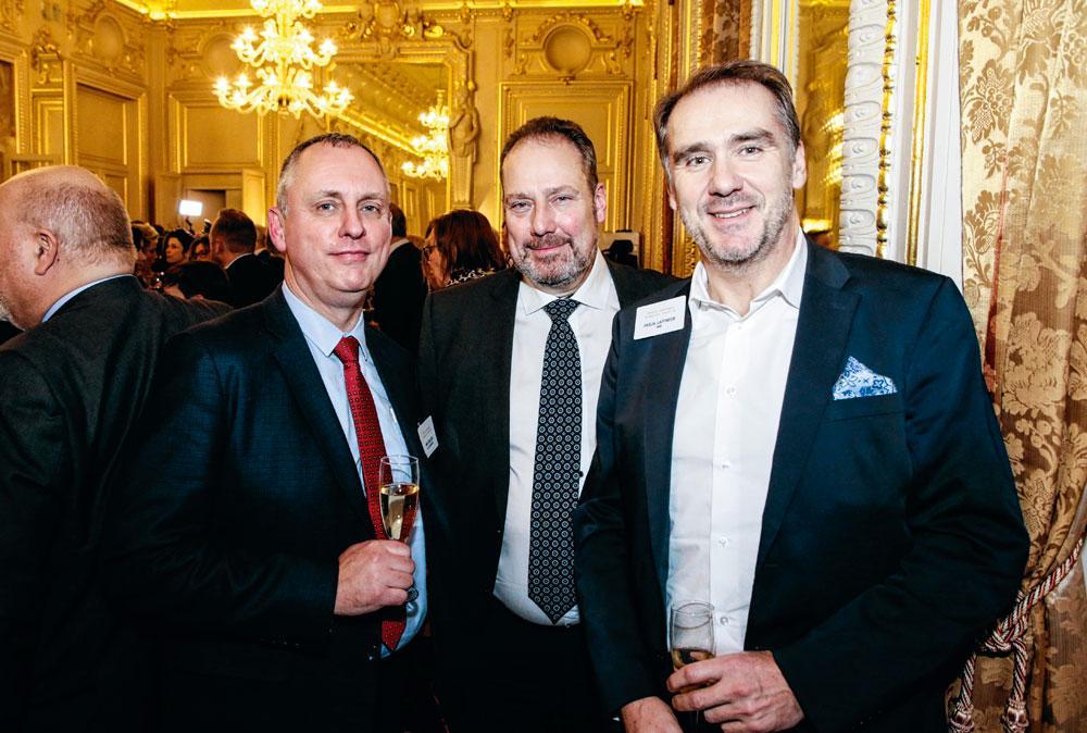 Marc Beaujean, associé chez Profinpar II, François Farcy, premier commissaire divisionnaire directeur judiciaire Mons-Tournai, et Pascal Laffineur, CEO de NRB.