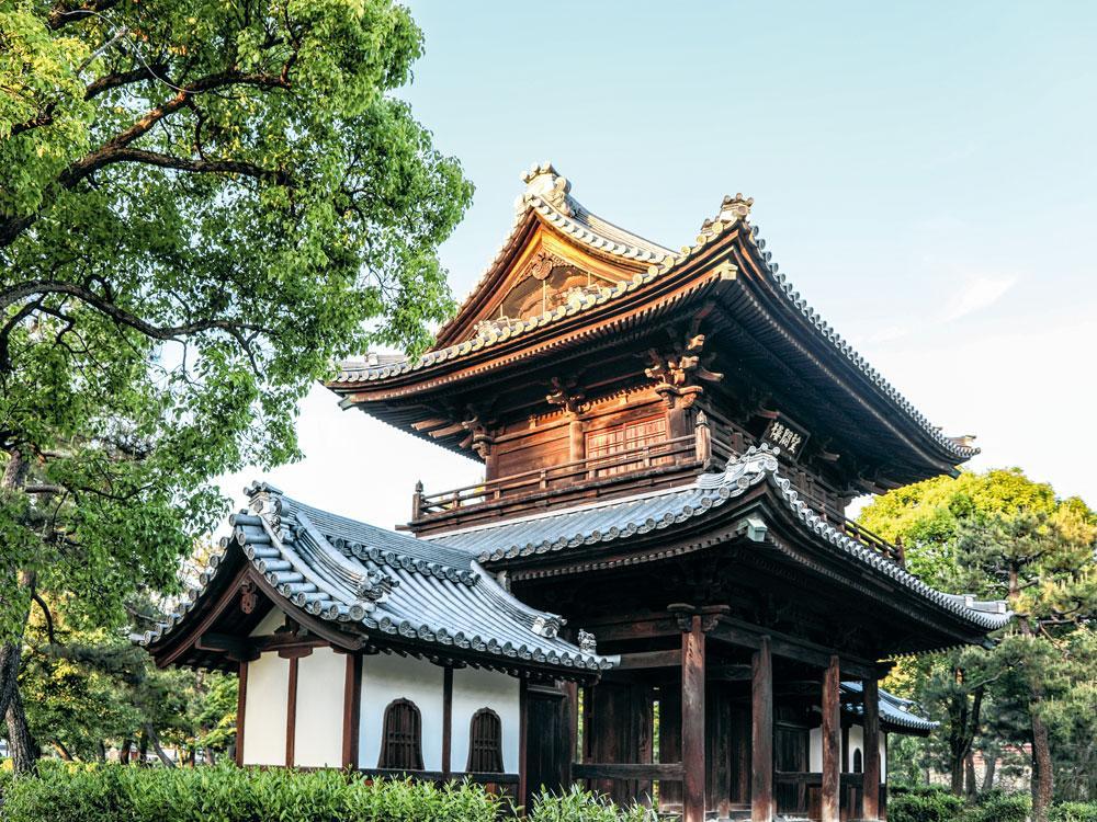 La colline de Kiyomizu-dera à Kyoto, est bordée de pagodes.