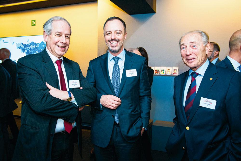 Pierre Gustin, directeur entreprises et institutionnels Wallonie chez ING, et Pierre Kridelka, gérant de Peka, entourent Karl Adams, vice-président du comité de direction de la SRIW.