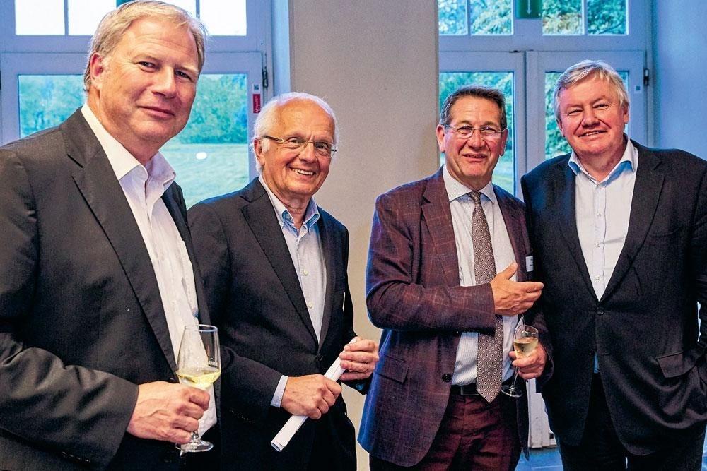 Pierre Rion, président du Conseil numérique wallon, Jacques Pélerin, président du GRE-Liège, Yves Caprara, CEO du groupe Prayon, et Jean-Claude Marcourt.