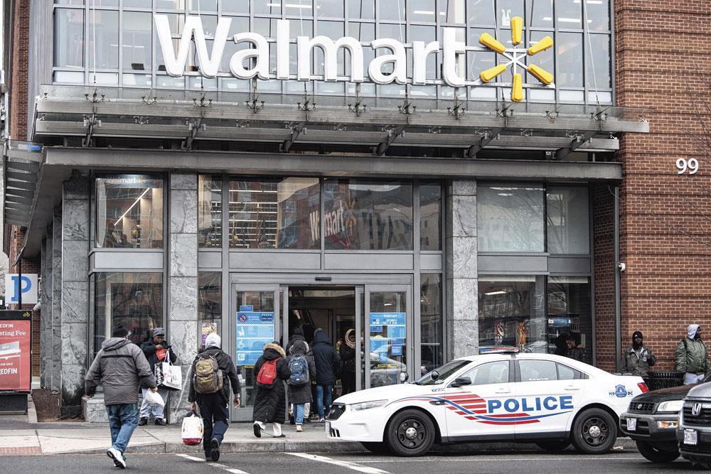 Sur décision politique, Walmart n'a pu s'installer à New York pour éviter que l'enseigne ne tue la diversité du commerce de détail.