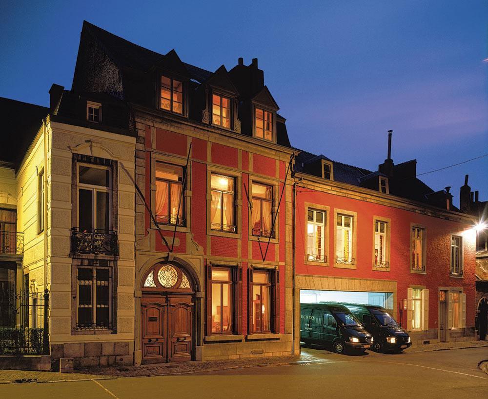 Le siège de l'entreprise, place Saint-Aubain à Namur          Une même adresse depuis près d'un siècle et demi.
