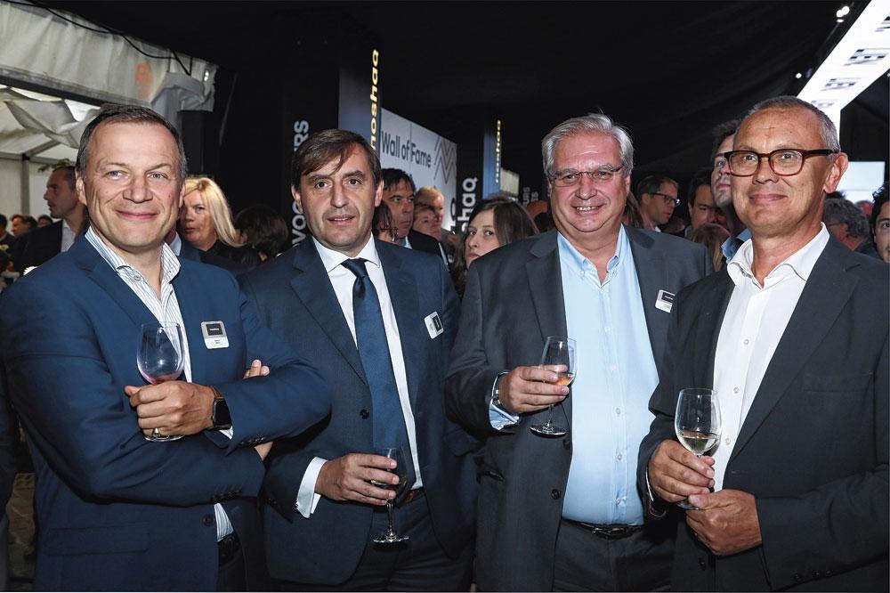 Benoît Mélot, directeur entreprises Wallonie chez BNP Paribas Fortis, Bernard Delvaux, CEO de la Sonaca, Benoît Ceulemans et Benoît Burnotte, respectivement CEO et CFO de Carat Duchatelet.