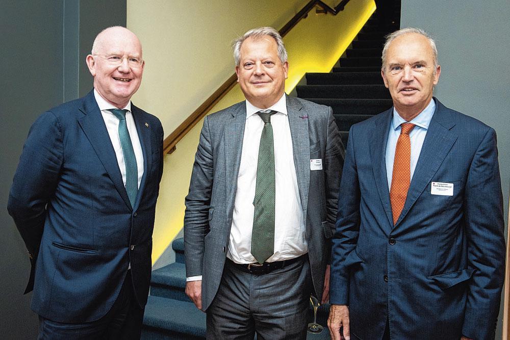 Max Jadot en compagnie de Roland Cracco, CEO d'Interparking, et Charles-Albert Peers de Nieuwburgh, CEO d'Alcogroup.