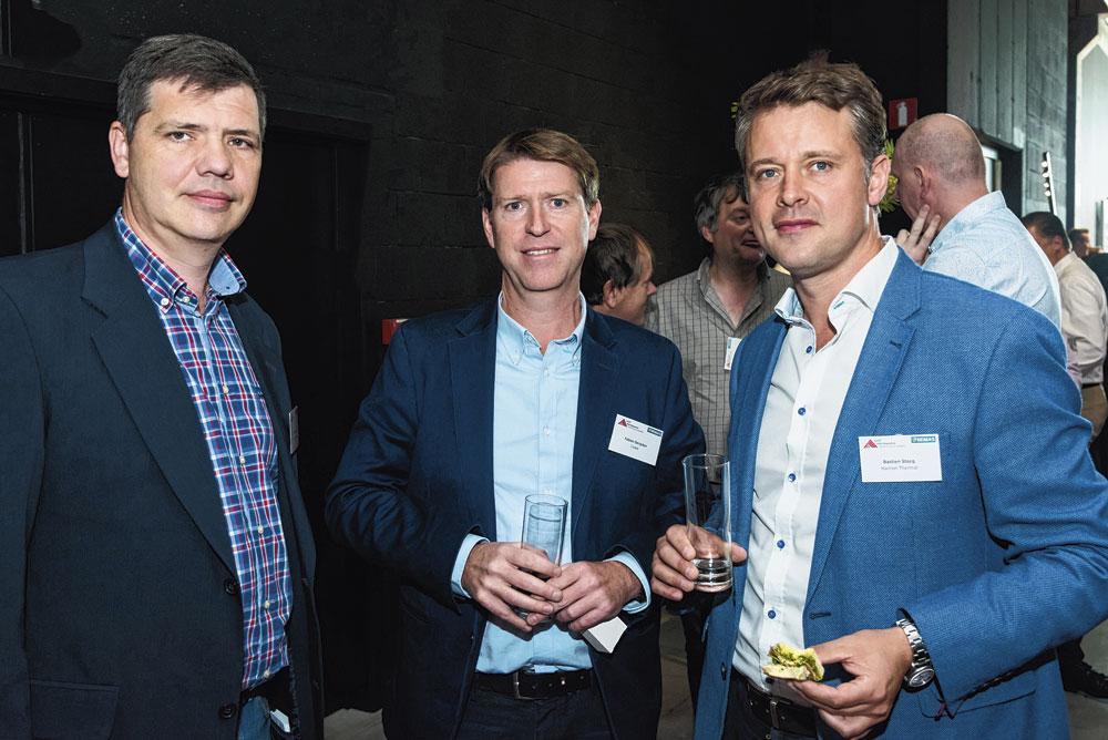 Fabien Derycker, sales manager french region chez I-Care, entouré de Benoît Culot, reliability and mechanical engineer chez Ineos Feluy, et Bastien Stocq, product sales manager EMEA chez Hamon.