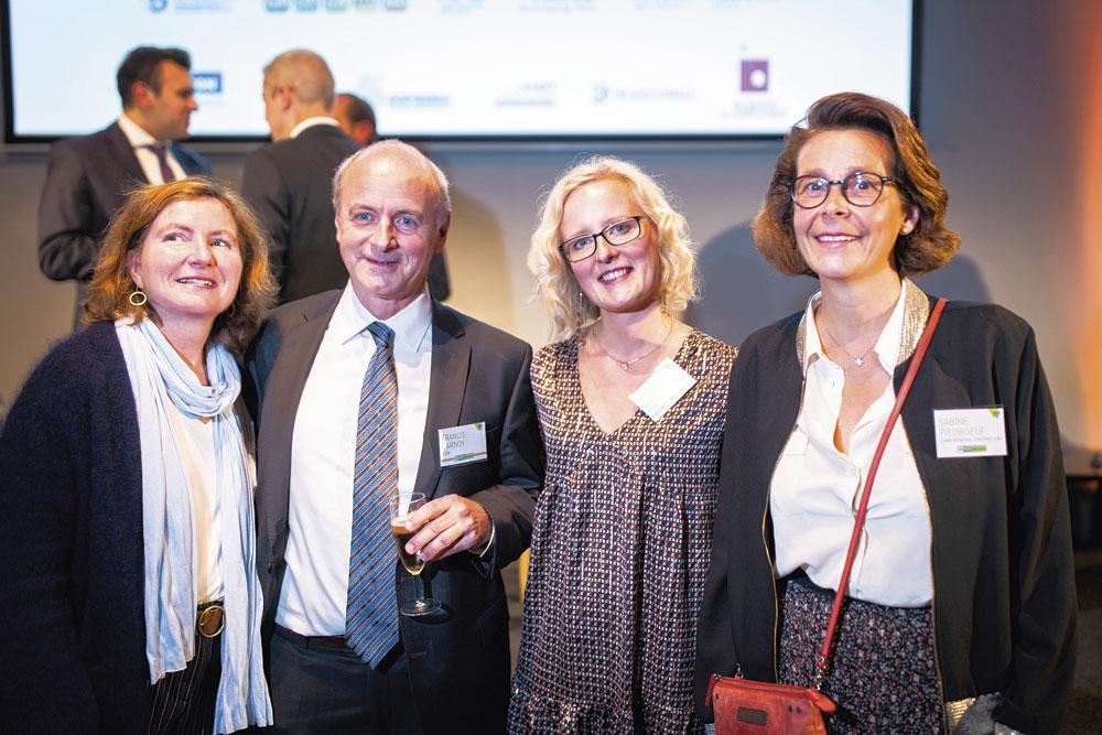 Francis Carnoy et son épouse, Sabine Pauquay,  coordinatrice chez Renovate Belgium, et Sabine Piedboeuf, secrétaire général de Fedecom et experte pour  les compétitions WorldSkills et EuroSkills.