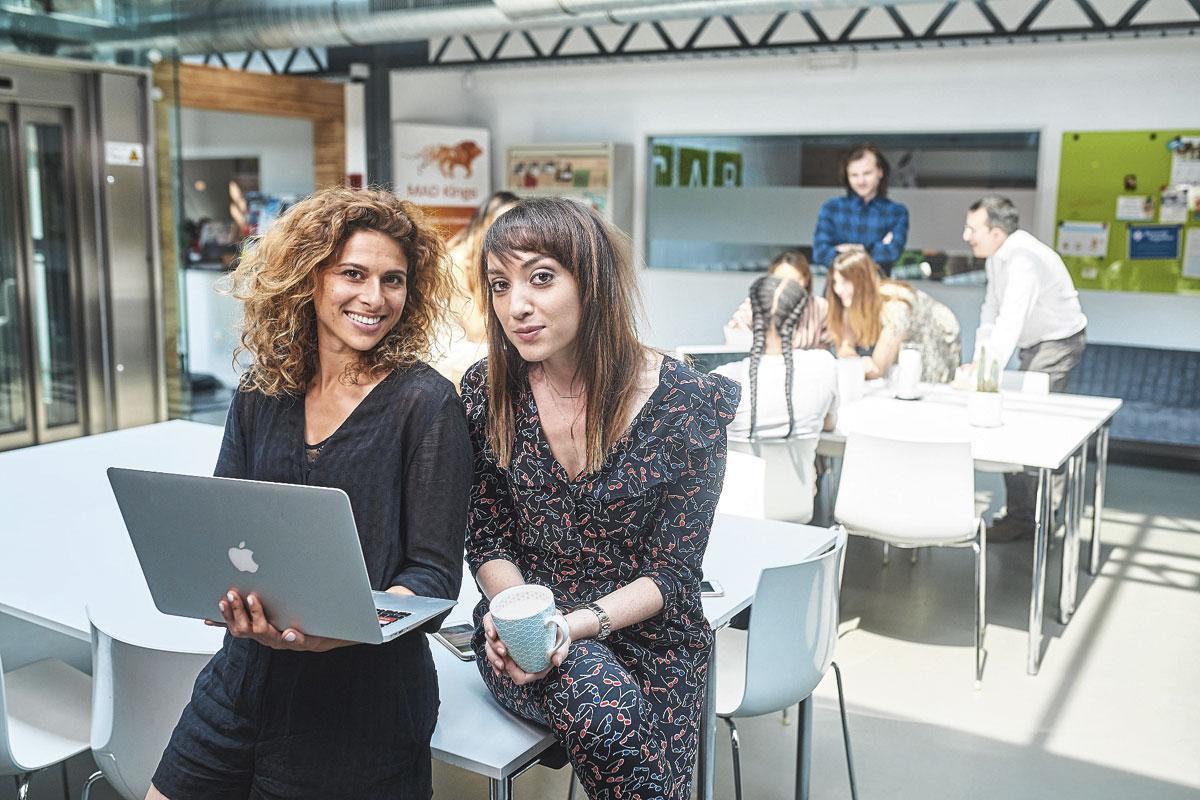 Cathy Pill et Sarah Levin, fondatrices de l'agence belge Stellar spécialisée dans le marketing d'influence.