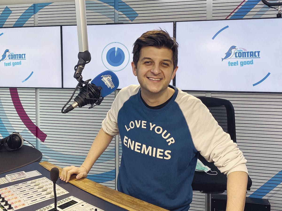 David Antoine, animateur-vedette de Radio Contact, a servi de relais discret à la communication de crise du ministère des Affaires sociales et de la Santé publique.