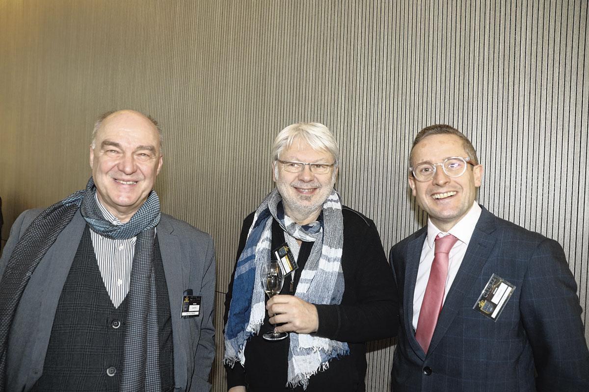 Jean-Pol Tonero et Patrick Joly, respectivement directeur de chantier et directeur développement chez Dherte, entourent l'architecte Dany Gicart.