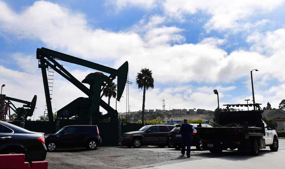 Los Angeles, ses palmiers, son ciel bleu... et ses puits de pétrole (en images)