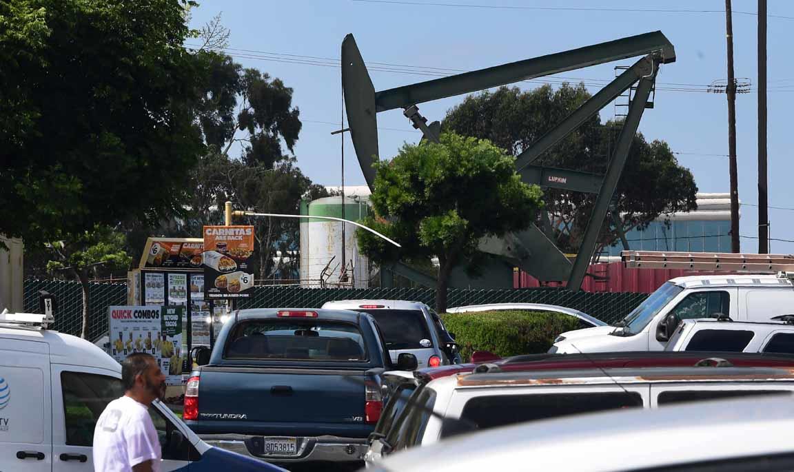 Los Angeles, ses palmiers, son ciel bleu... et ses puits de pétrole (en images)